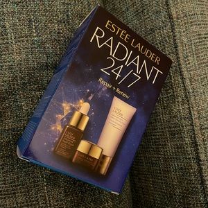 [SOLD]BNIB Estee Lauder Repair + Renew Set